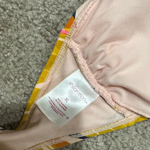 Tropical Leaf Print Bikini Set - Picture 4 of 8